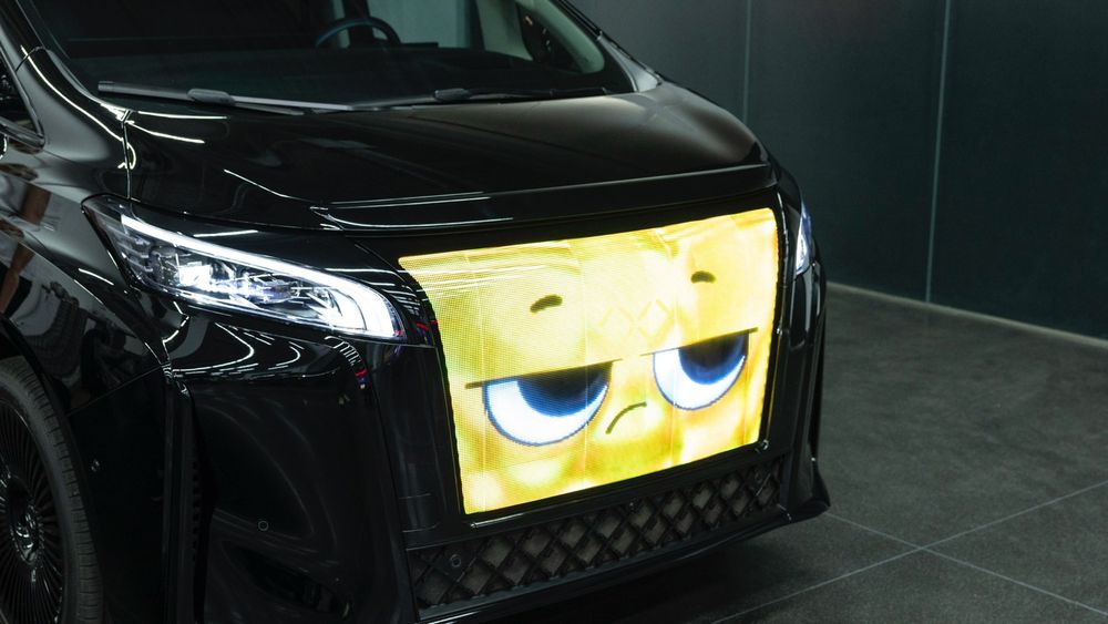 AI-enhanced interactive LED grille aside, can this jumbo luxury people mover make a dent in a market where full-size SUVs rule?