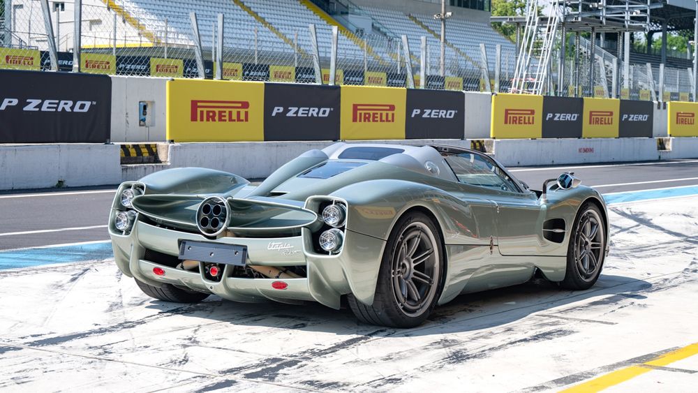 The fifth-generation P Zero is a culmination of 40 years of experience mixing with artificial intelligence.